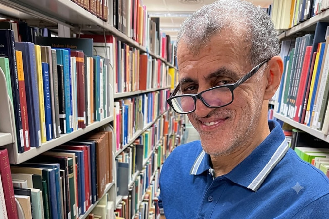 عبد العزيز المشعل... الرجل الذي عاش بين مئة ألف كتاب!