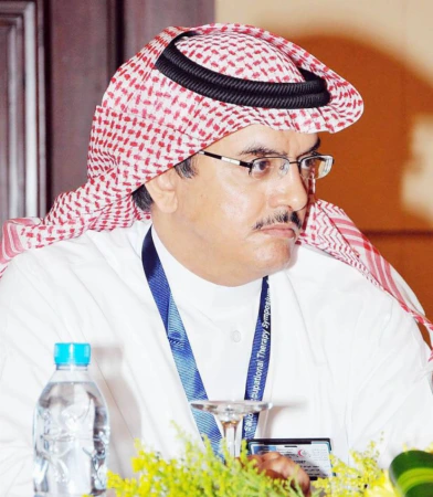 رحلة بين الشغف والعلم: الدكتور محمد الخازم يروي فصولاً من مسيرته